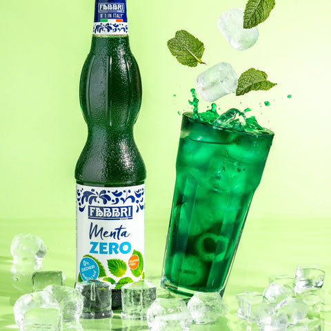 Bottiglia Menta Zero Fabbri 560ml con Bicchiere e bevanda - Fabbri 1905 S.p.a.