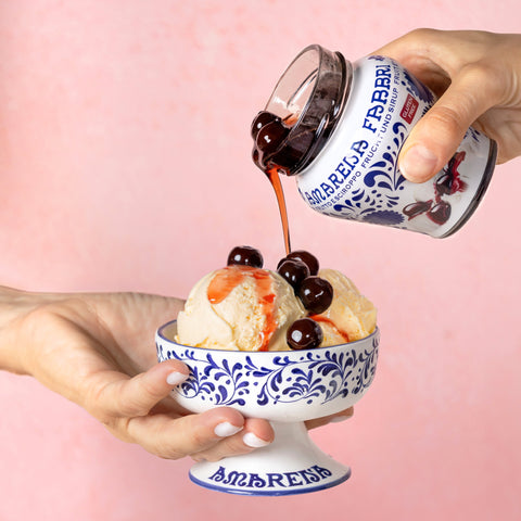 Gelato con Amarena Fabbri colata vista fronte