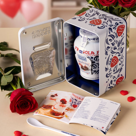 Latta Fragola Fabbri con cucchiaino e ricettario